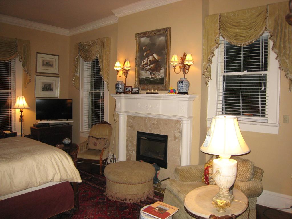 Belle Oaks Inn Gonzales Экстерьер фото